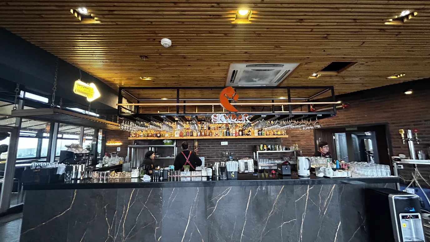 SKY BAR — obra 6 de 8