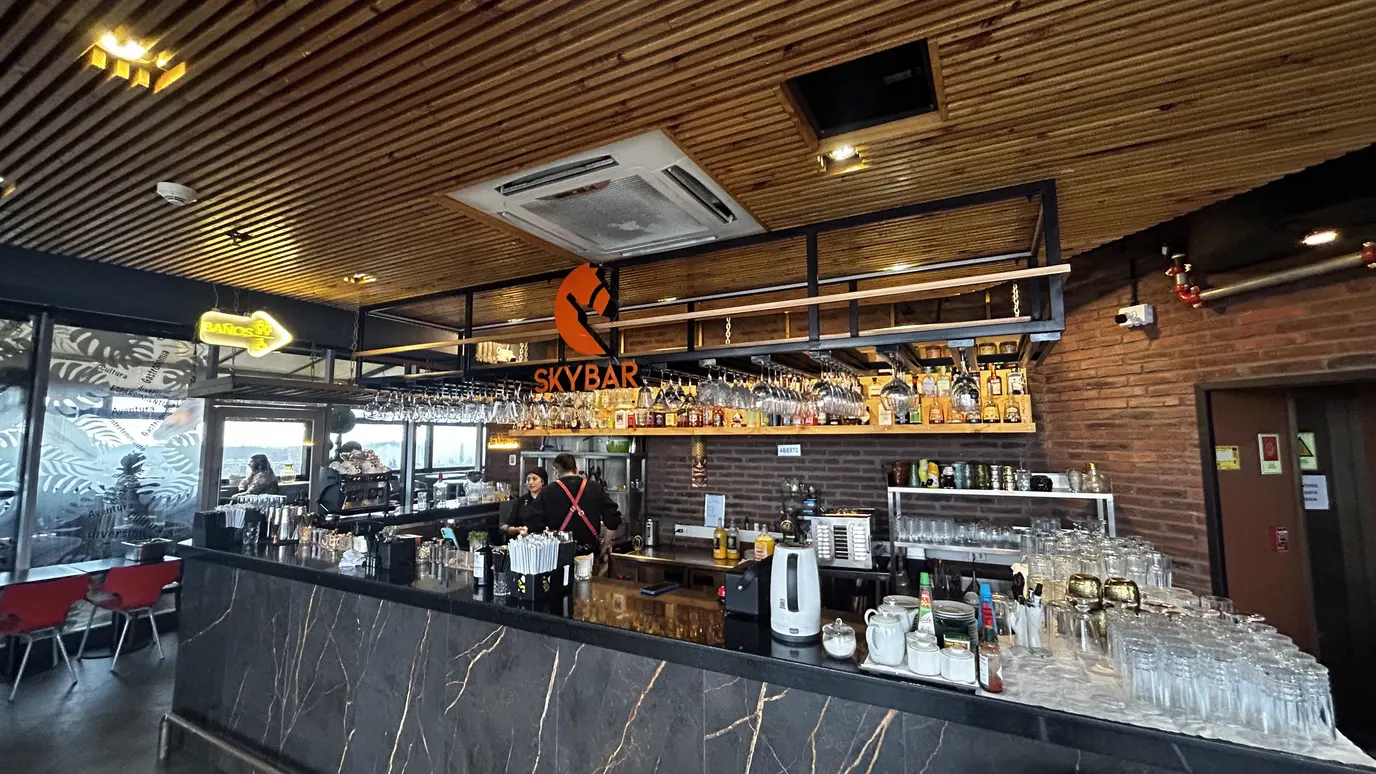 SKY BAR — obra 7 de 8