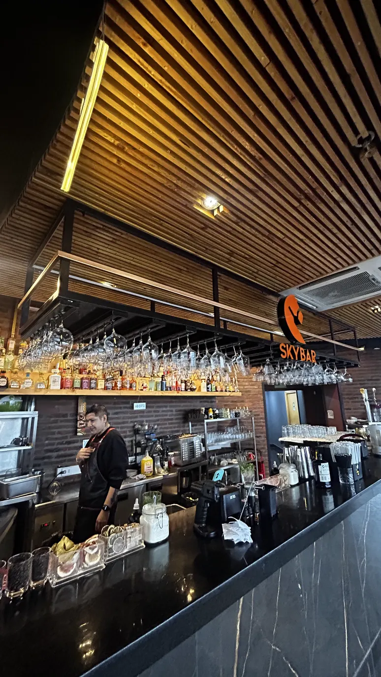 SKY BAR — obra 8 de 8