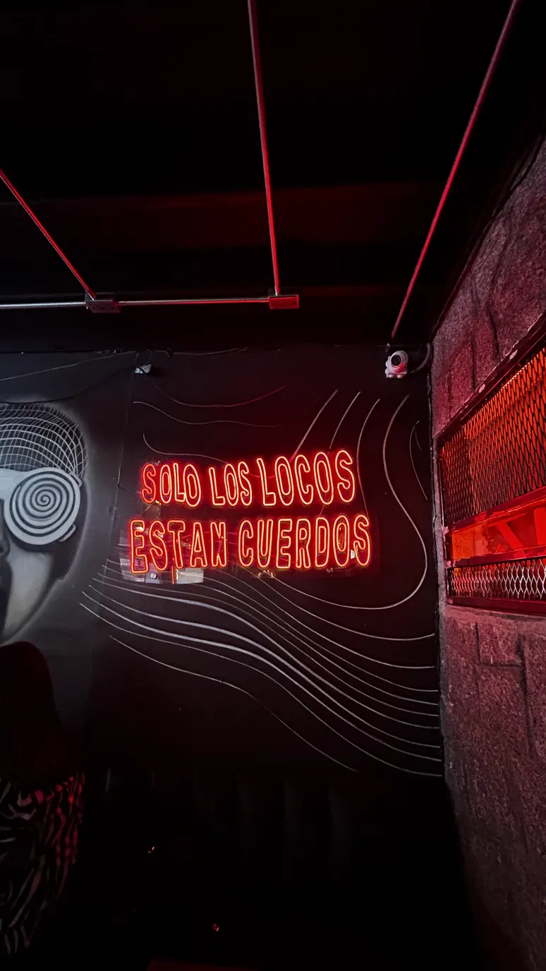 NEÓN PERSONALIZADO — obra 1 de 25