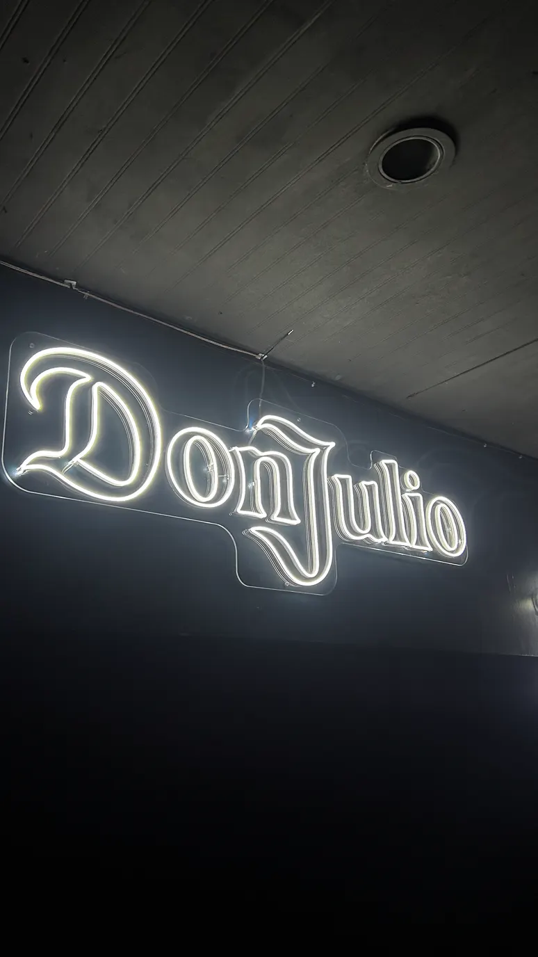 NEÓN PERSONALIZADO — obra 20 de 25